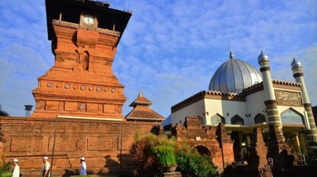 manfaat ziarah makam wali