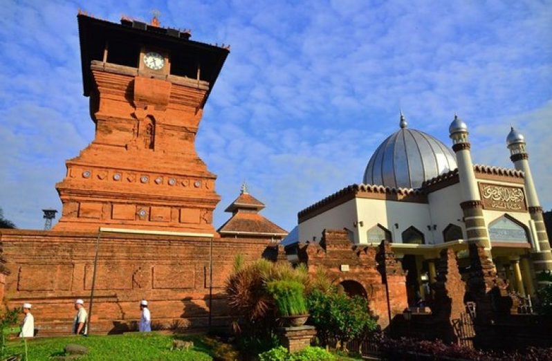manfaat ziarah makam wali