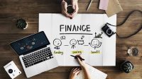 perbedaan finance dan accounting